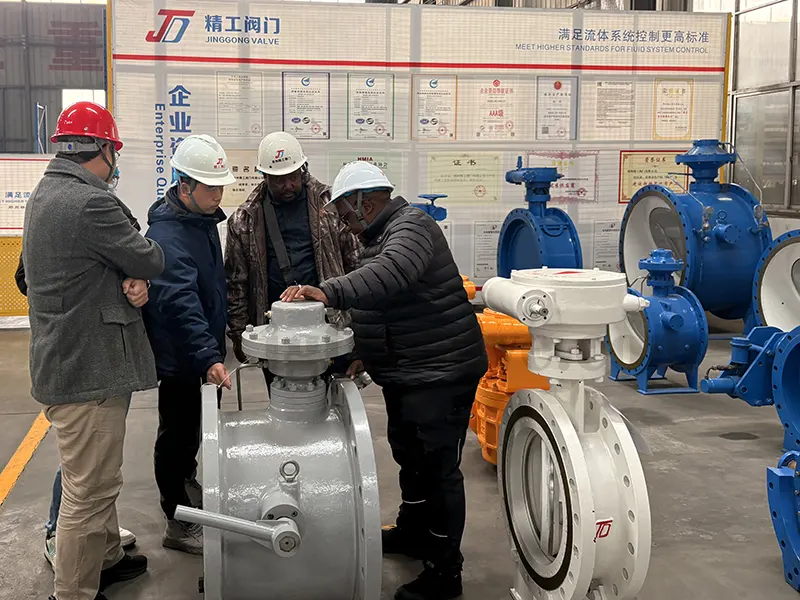 南非阀门客户来访参观郑州精工工厂